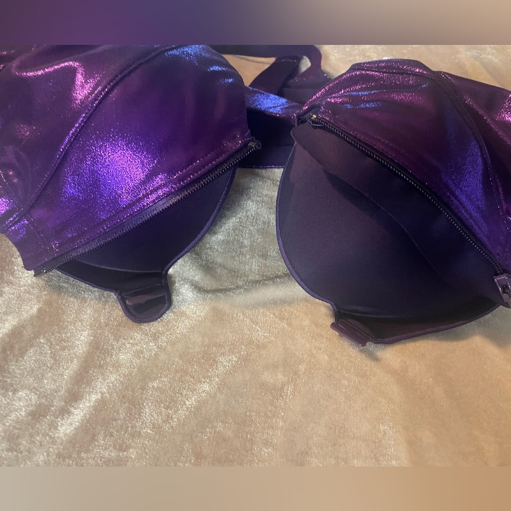 Victoria's Secret Sweat On Point Shine Legging (mesh panels) & Bra Set - Picture 3 of 6